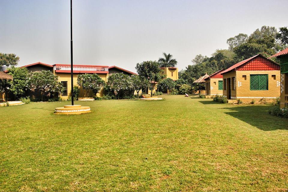 Kajipuria Resort Gajraula エクステリア 写真