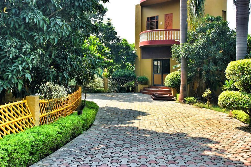 Kajipuria Resort Gajraula エクステリア 写真